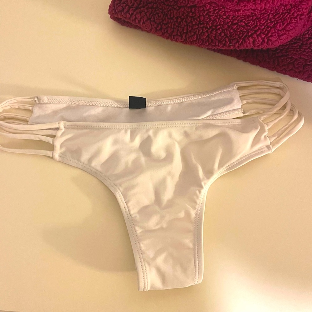 White boutine la bottoms